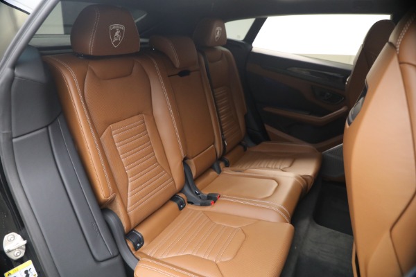 Used 2025 Lamborghini Urus SE for sale $305,900 at Bentley Greenwich in Greenwich CT 06830 23