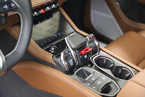 Used 2025 Lamborghini Urus SE for sale $305,900 at Bentley Greenwich in Greenwich CT 06830 26