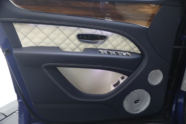 Used 2022 Bentley Bentayga V8 for sale $129,900 at Bentley Greenwich in Greenwich CT 06830 16