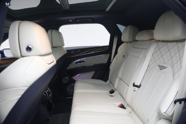 Used 2022 Bentley Bentayga V8 for sale $129,900 at Bentley Greenwich in Greenwich CT 06830 21