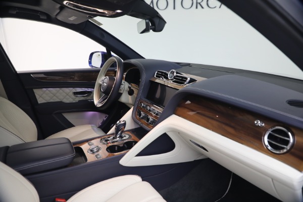 Used 2022 Bentley Bentayga V8 for sale $129,900 at Bentley Greenwich in Greenwich CT 06830 22