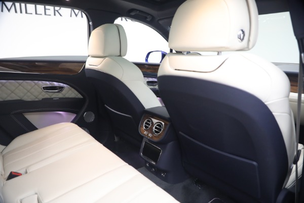 Used 2022 Bentley Bentayga V8 for sale $129,900 at Bentley Greenwich in Greenwich CT 06830 25
