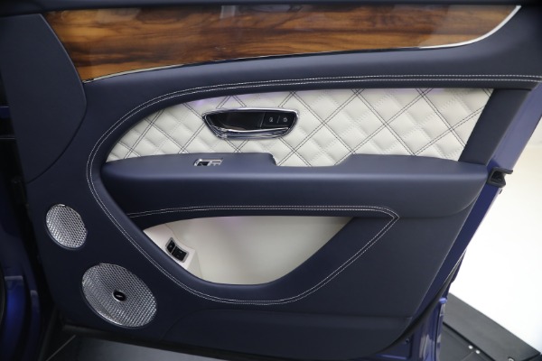 Used 2022 Bentley Bentayga V8 for sale $129,900 at Bentley Greenwich in Greenwich CT 06830 28