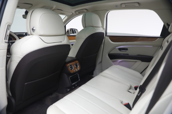 Used 2021 Bentley Bentayga V8 for sale $119,900 at Bentley Greenwich in Greenwich CT 06830 21