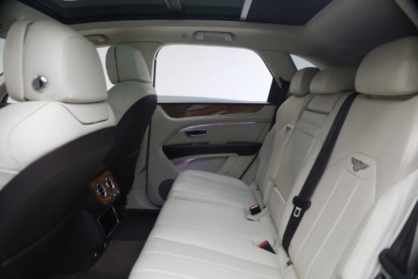 Used 2021 Bentley Bentayga V8 for sale $119,900 at Bentley Greenwich in Greenwich CT 06830 22