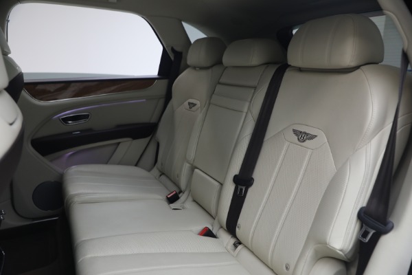 Used 2021 Bentley Bentayga V8 for sale $119,900 at Bentley Greenwich in Greenwich CT 06830 23