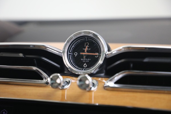 Used 2021 Bentley Bentayga V8 for sale $119,900 at Bentley Greenwich in Greenwich CT 06830 24