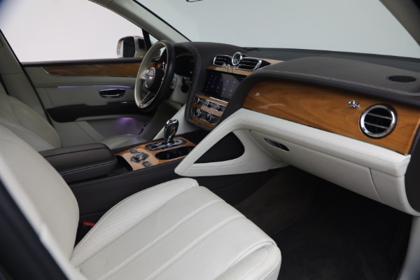 Used 2021 Bentley Bentayga V8 for sale $119,900 at Bentley Greenwich in Greenwich CT 06830 25