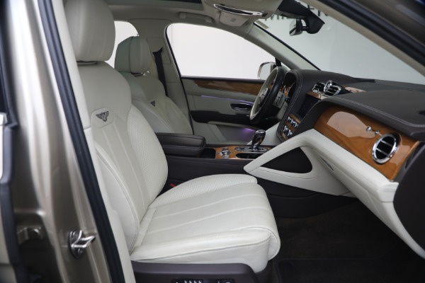Used 2021 Bentley Bentayga V8 for sale $119,900 at Bentley Greenwich in Greenwich CT 06830 26