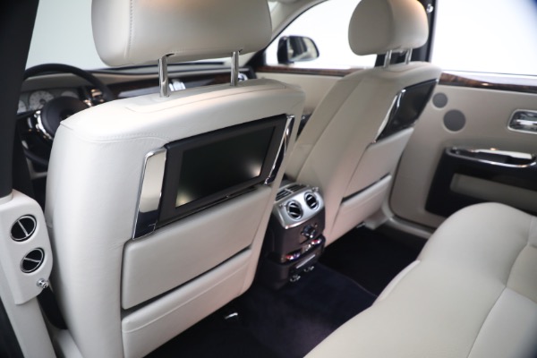 Used 2014 Rolls-Royce Ghost for sale $139,900 at Bentley Greenwich in Greenwich CT 06830 25