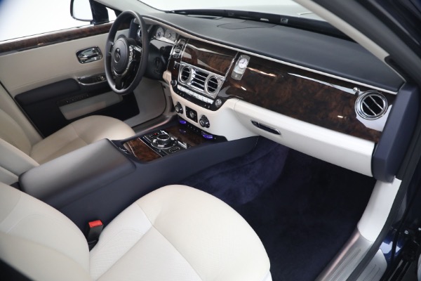 Used 2014 Rolls-Royce Ghost for sale $139,900 at Bentley Greenwich in Greenwich CT 06830 26