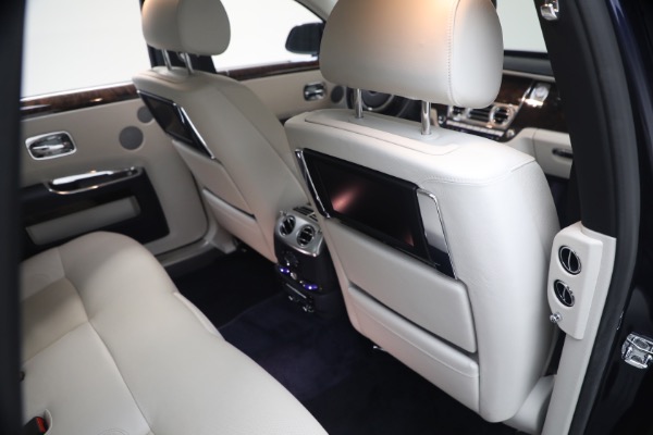 Used 2014 Rolls-Royce Ghost for sale $139,900 at Bentley Greenwich in Greenwich CT 06830 27