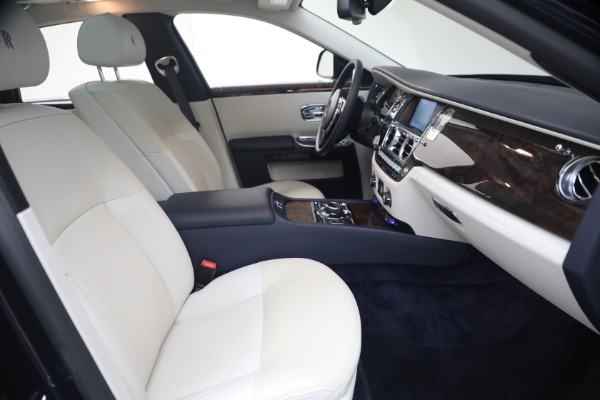 Used 2014 Rolls-Royce Ghost for sale $139,900 at Bentley Greenwich in Greenwich CT 06830 28