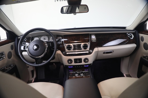 Used 2014 Rolls-Royce Ghost for sale $139,900 at Bentley Greenwich in Greenwich CT 06830 4