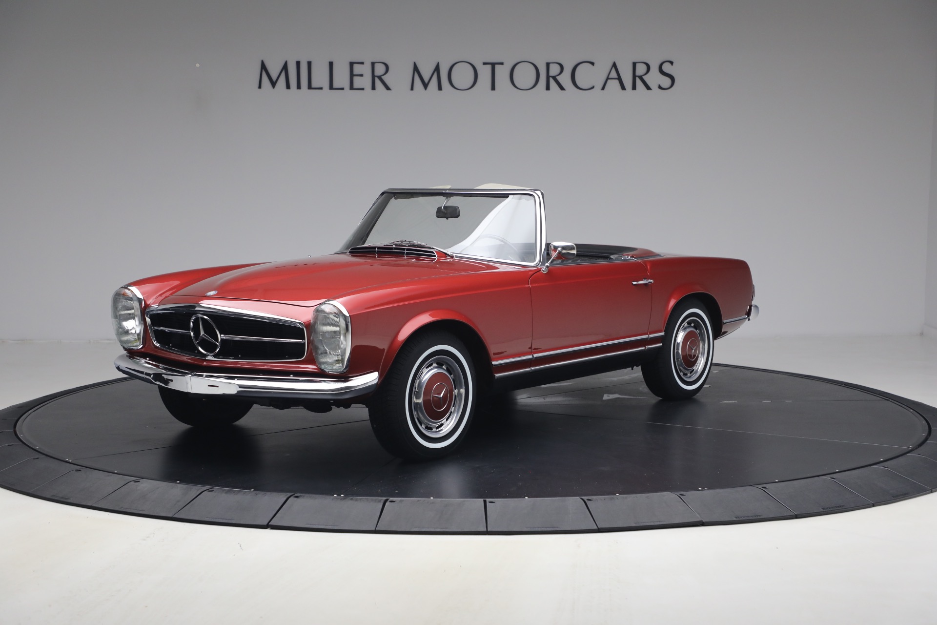 Used 1968 Mercedes-Benz 280SL for sale $229,900 at Bentley Greenwich in Greenwich CT 06830 1