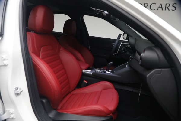 New 2026 Alfa Romeo Giulia Veloce for sale $55,870 at Bentley Greenwich in Greenwich CT 06830 17