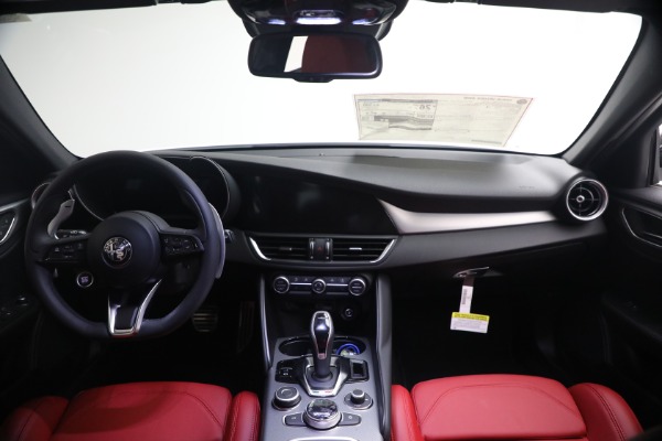 New 2026 Alfa Romeo Giulia Veloce for sale $55,870 at Bentley Greenwich in Greenwich CT 06830 22
