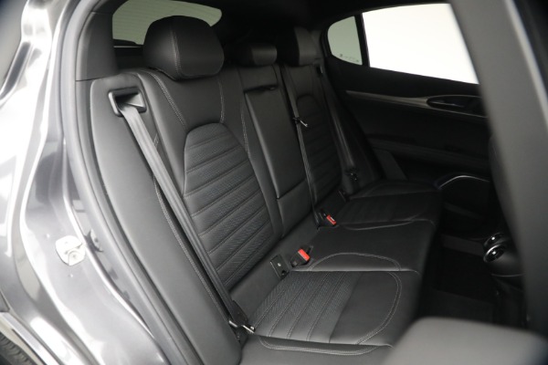 Used 2023 Alfa Romeo Stelvio Veloce for sale $34,900 at Bentley Greenwich in Greenwich CT 06830 18