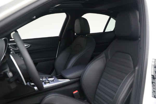 New 2026 Alfa Romeo Giulia Veloce for sale $57,670 at Bentley Greenwich in Greenwich CT 06830 15