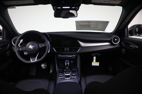 New 2026 Alfa Romeo Giulia Veloce for sale $57,670 at Bentley Greenwich in Greenwich CT 06830 21