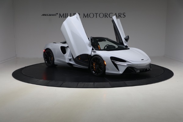 New 2026 McLaren Artura Spider Vision for sale $337,400 at Bentley Greenwich in Greenwich CT 06830 19