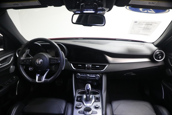 Used 2023 Alfa Romeo Giulia Veloce for sale $33,900 at Bentley Greenwich in Greenwich CT 06830 21