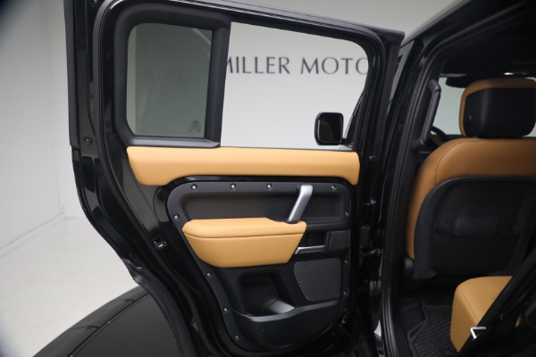 Used 2024 Land Rover Defender 110 V8 P525 for sale $84,900 at Bentley Greenwich in Greenwich CT 06830 28