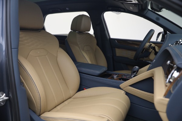 Used 2026 Bentley Bentayga EWB Azure V8 for sale $279,900 at Bentley Greenwich in Greenwich CT 06830 28