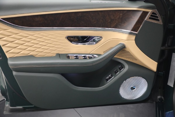 New 2027 Bentley Flying Spur Azure for sale $363,300 at Bentley Greenwich in Greenwich CT 06830 17