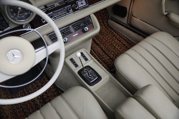 Used 1971 Mercedes-Benz 280SE 3.5 Cabriolet for sale $475,000 at Bentley Greenwich in Greenwich CT 06830 25